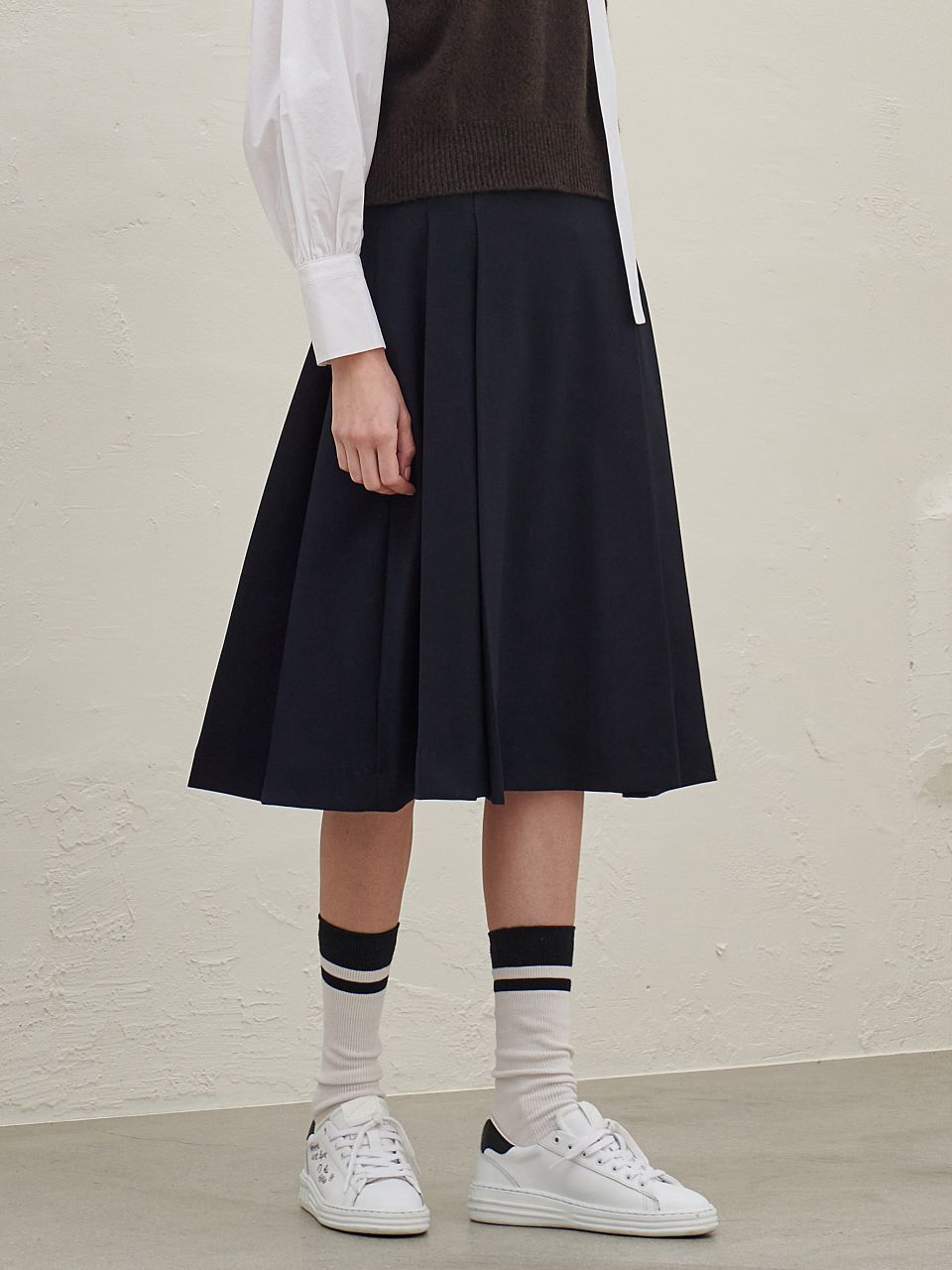 MITTE Pintuck Flare Skirt (Navy)