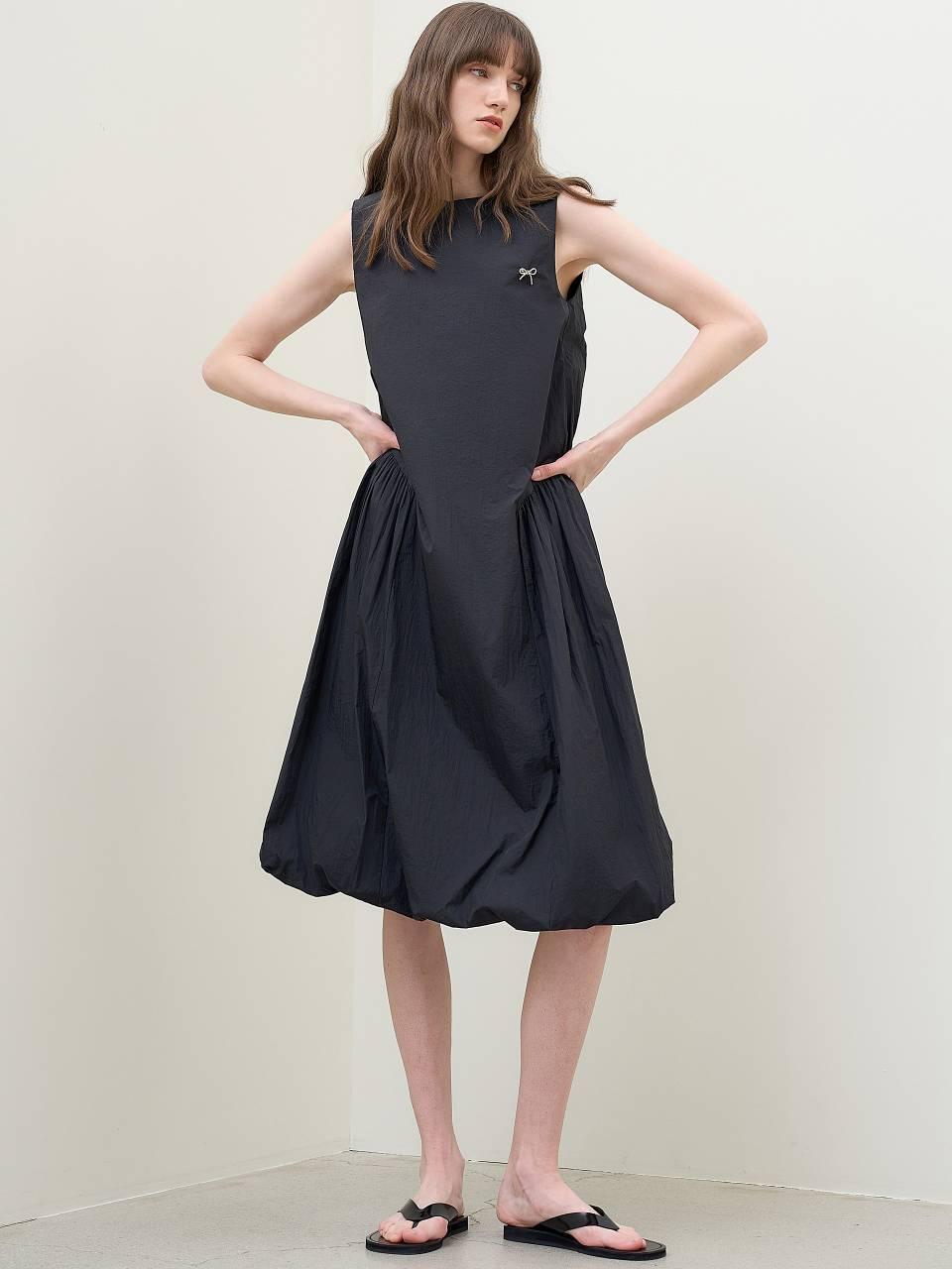 MITTE SLEEVELESS BALLOON DRESS [BLACK]