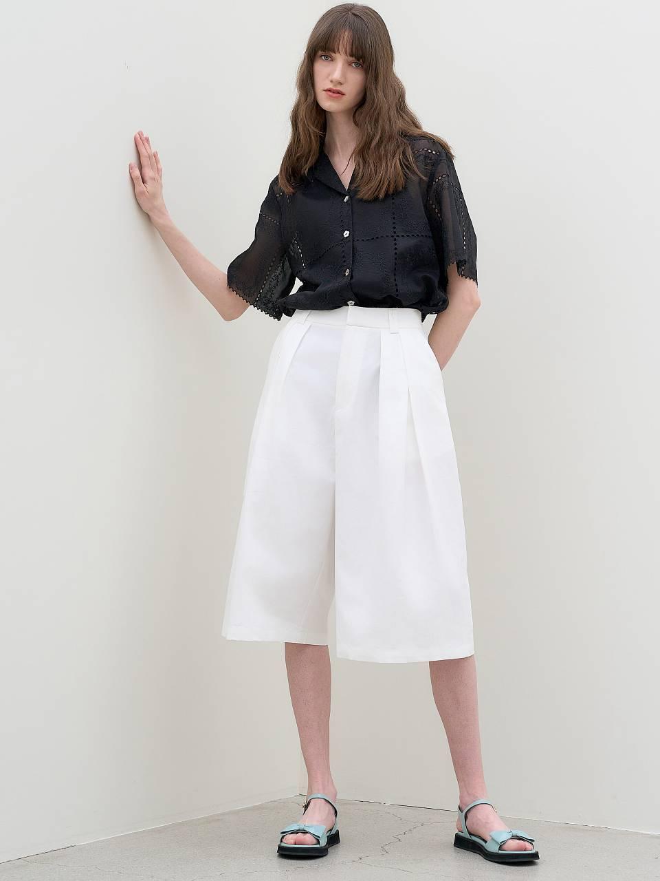 MITTE WIDE PIN-TUCK BERMUDA SHORTS [WHITE]