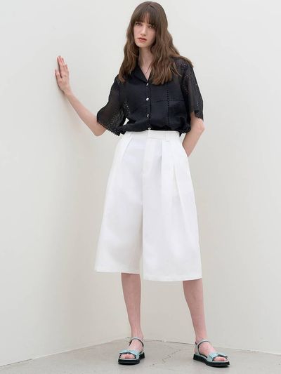 MITTE WIDE PIN-TUCK BERMUDA SHORTS [WHITE]