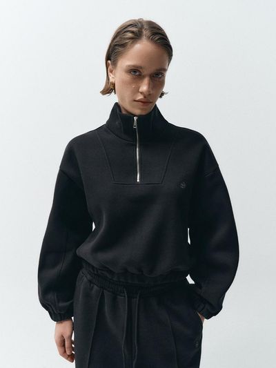 MMAK LOGO HALF ZIP UP HIGH NECK SWEATSHIRT, BLACK