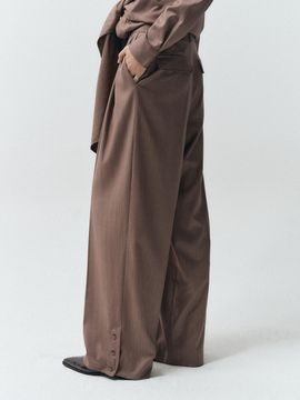 MMAK STRIPE TUCK DETAIL WIDE PANTS, BROWN