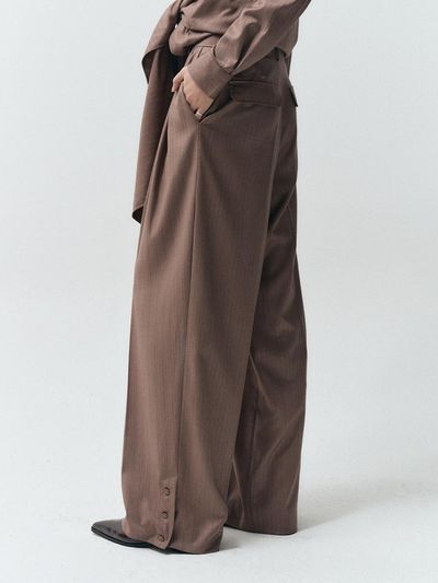 MMAK STRIPE TUCK DETAIL WIDE PANTS, BROWN