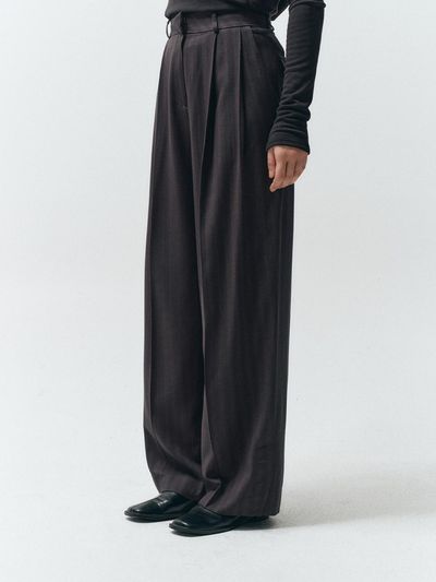 MMAK STRIPE TUCK DETAIL WIDE PANTS, CHARCOAL