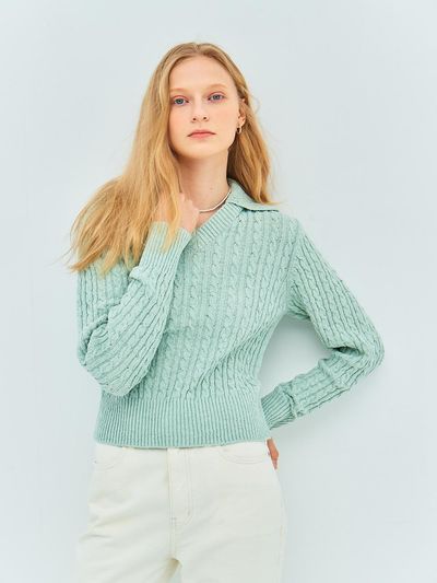 MOAT COLLAR CABLE BOUCLE KNIT(natural green)