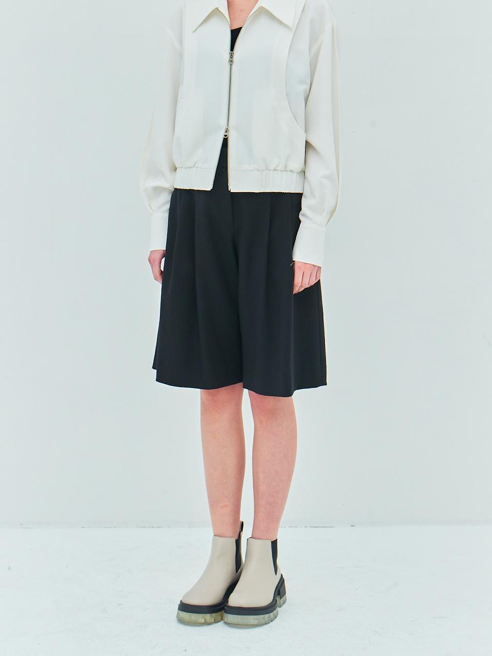 MOAT CROP PINTUCK BERMUDA PANTS(moat black)