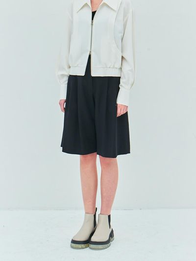 MOAT CROP PINTUCK BERMUDA PANTS(moat black)