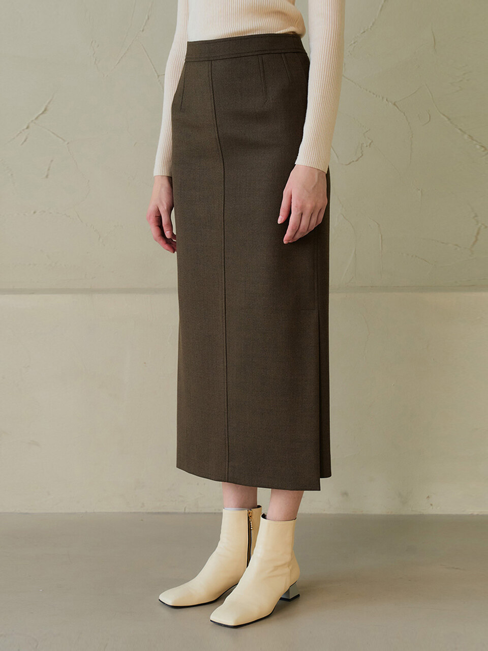 MOAT H-Line Slit Skirt_Butter Brown