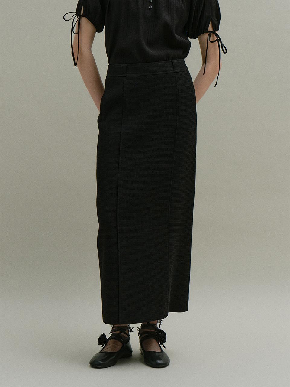 MOAT PINTUCK MAXI SKIRT [moat black]