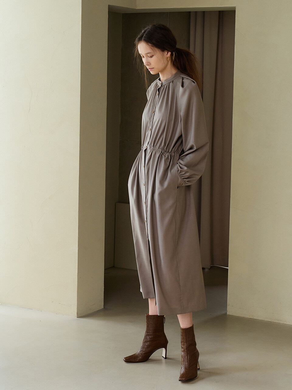 MOAT Puff Sleeve Shirring Dress_Brown
