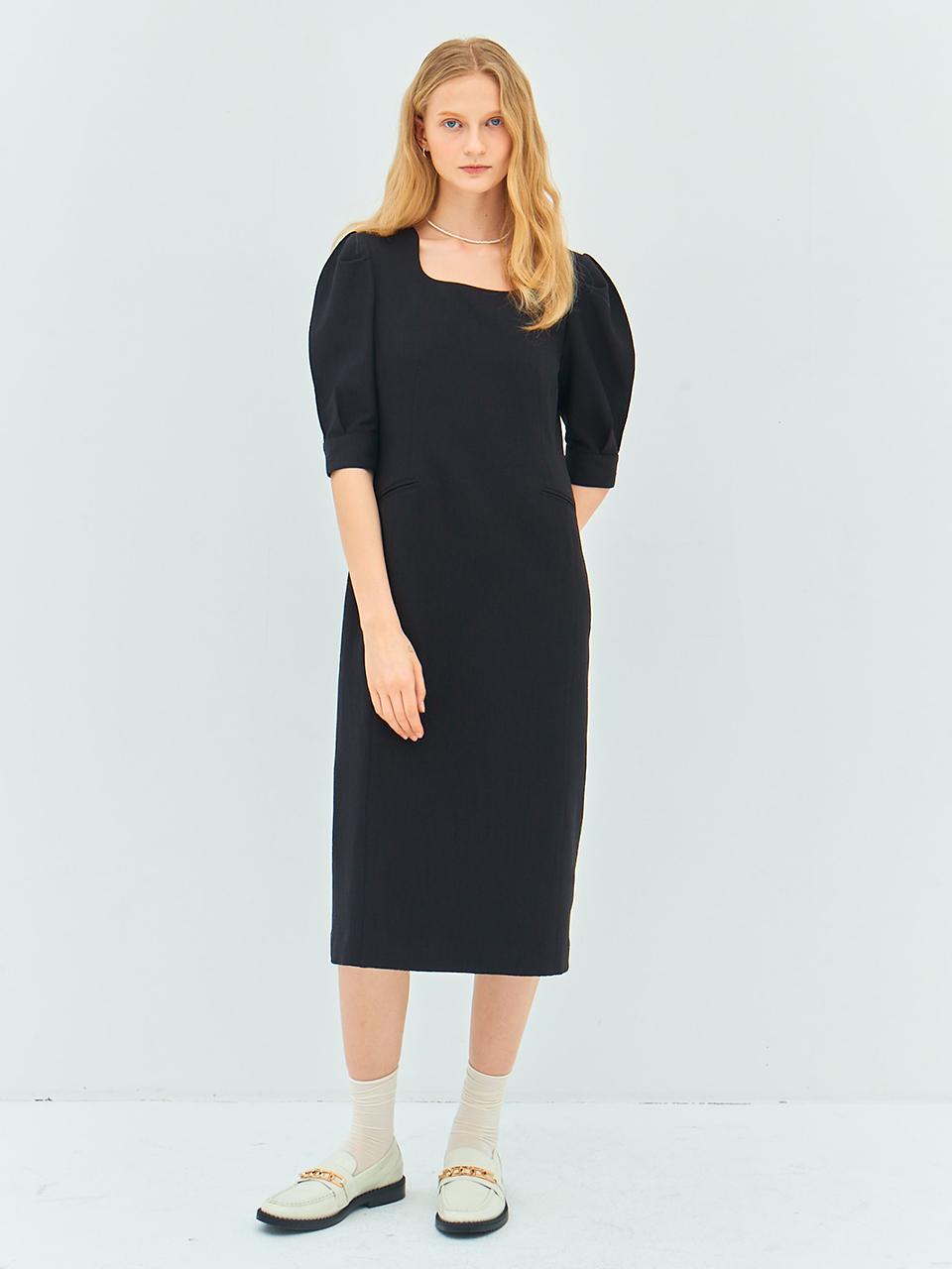 MOAT ROUND SQUARE LINE DRESS(moat black)