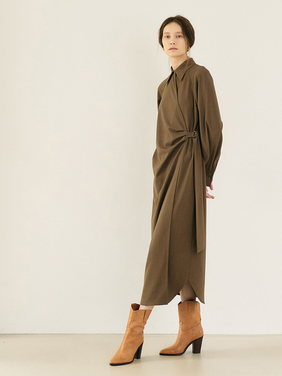 MOAT Tuck Pleats Wrap Dress_Mocha Brown