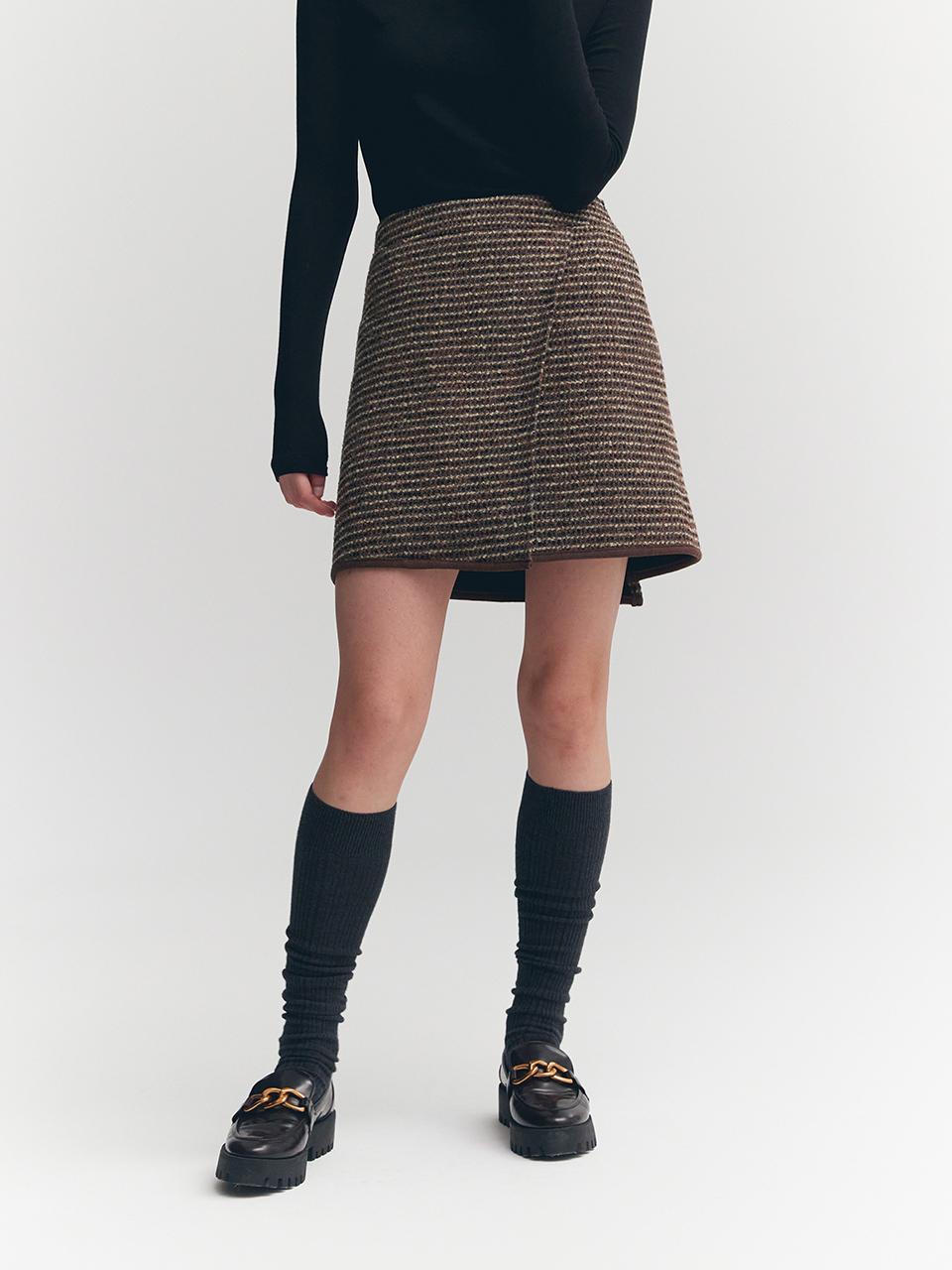 MOAT TWEED POCKET WRAP MINI SKIRT(TWEED BROWN)
