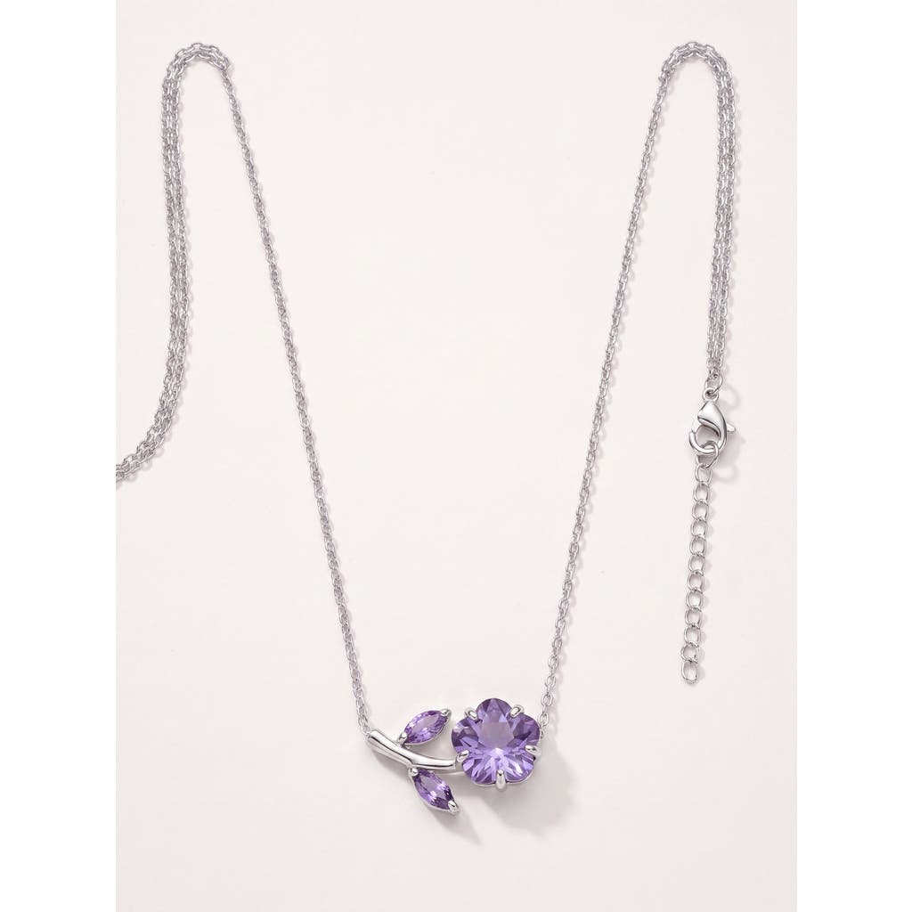 Modenaire Modenaire Crystal Daisy Flower Pendant Necklace