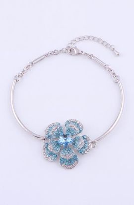 Modenaire Modenaire Crystal Flower Blossom Bracelet