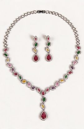 Modenaire Modenaire Crystal Teardrop Necklace And Drop Earring Set
