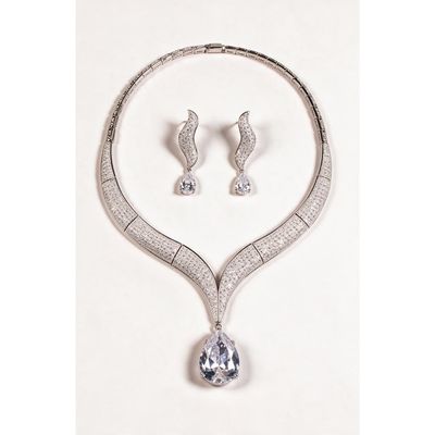 Modenaire Modenaire Crystal Teardrop Pendant Necklace And Drop Earring Set