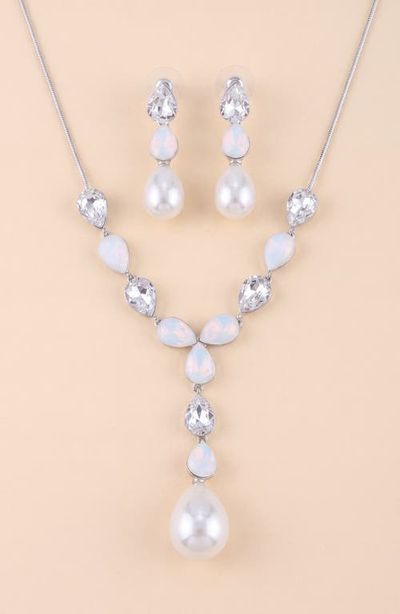 Modenaire Modenaire Pearl Drop Necklace and Earrings Set