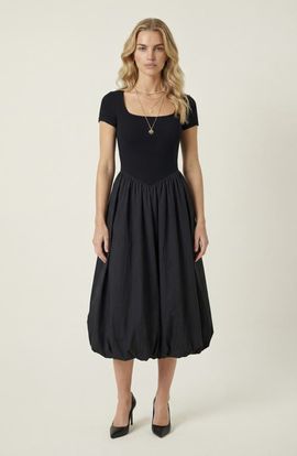 Modenaire Modenaire Short Sleeve Bubble Hem Midi Dress