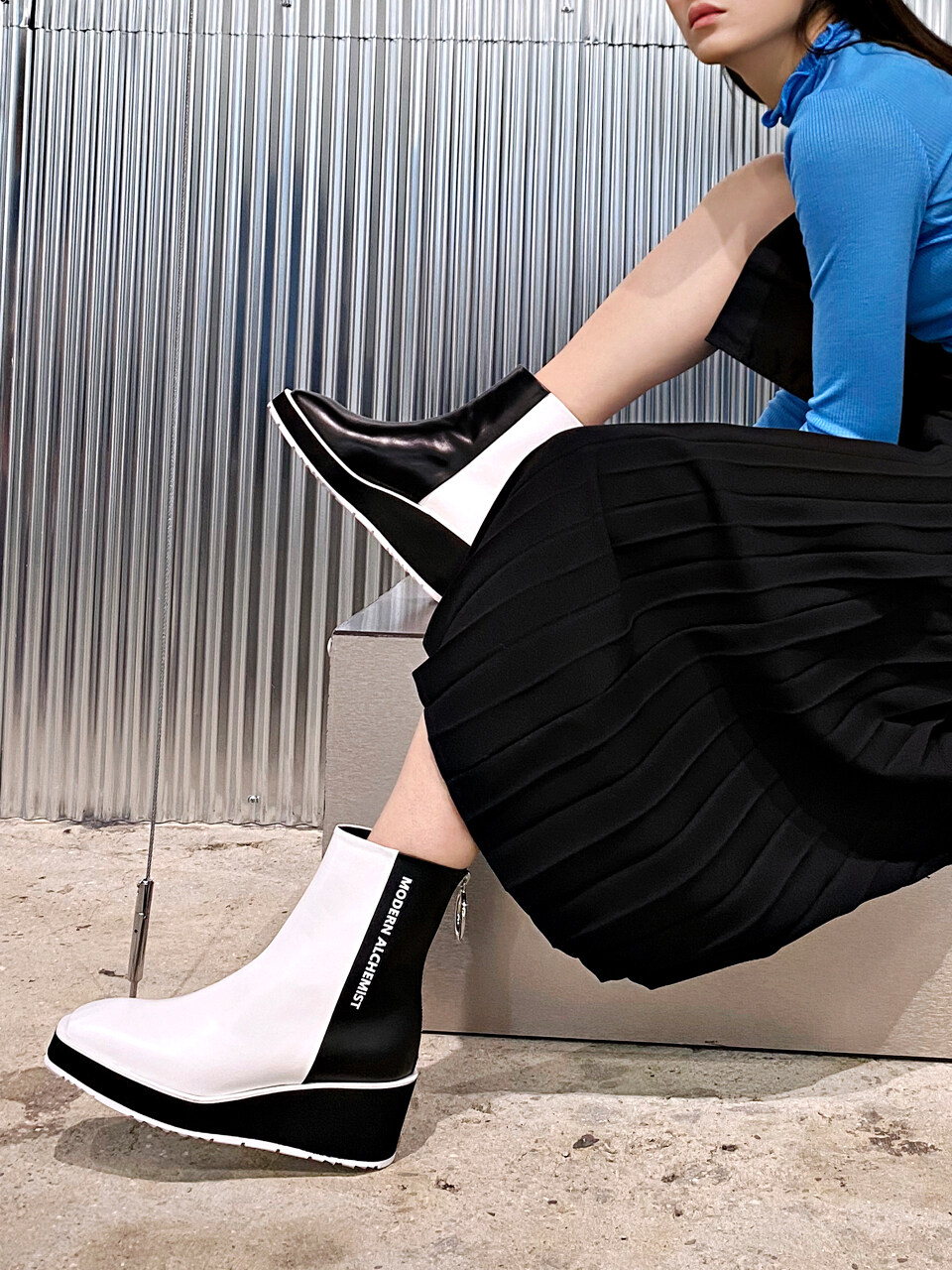 MODERN ALCHEMIST Project 3 Re-Tro Logo Boots - White / Black