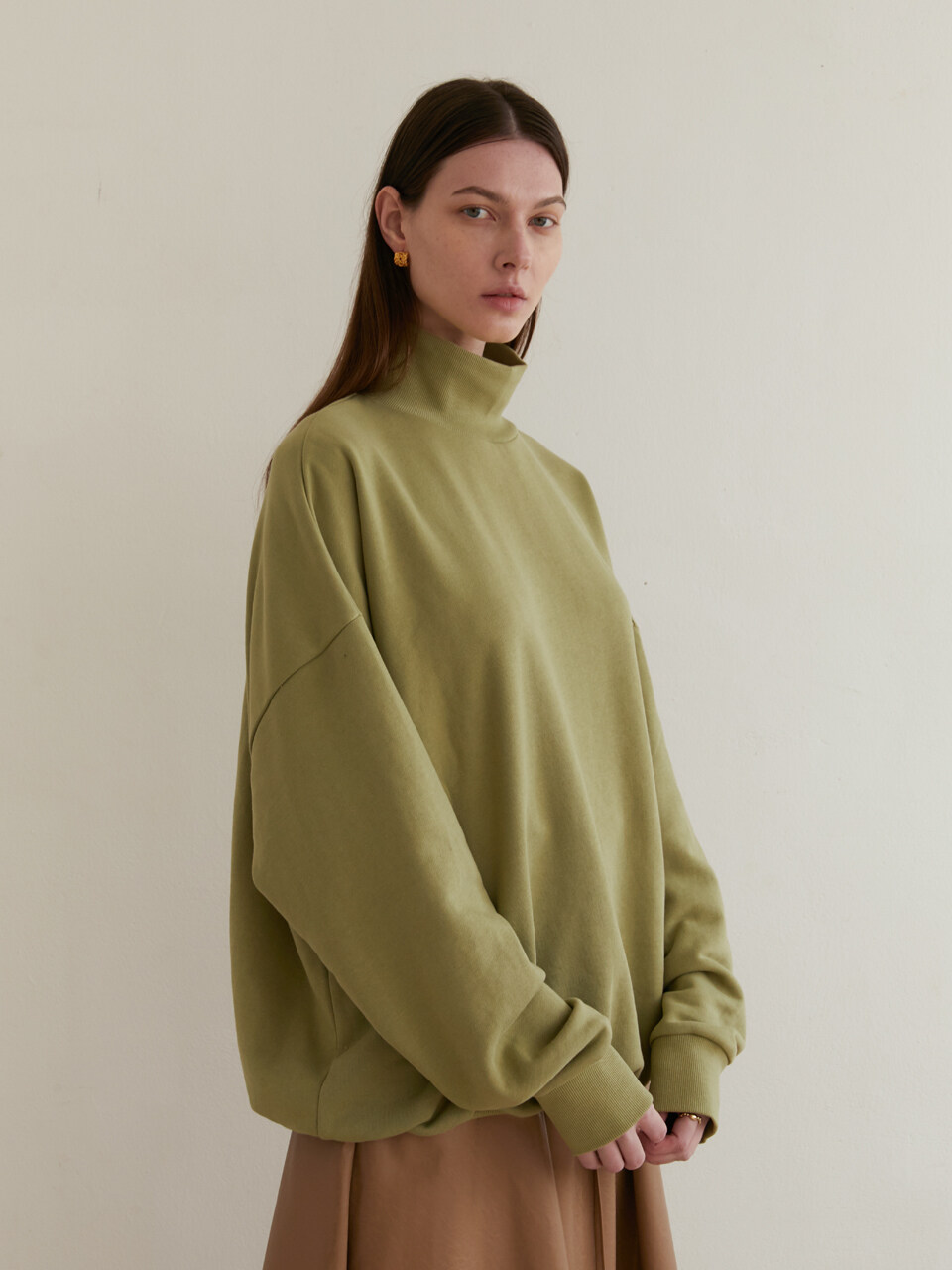 MODERNABLE Logo Turtleneck Sweatshirt (Green)