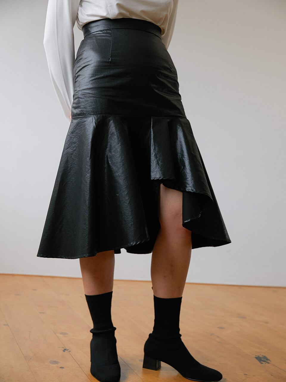 MODERNABLE Unbalance Washing Flare Skirt (Black)