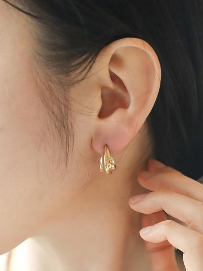 modernlike 14k Gold Chiffon Huggie Earrings