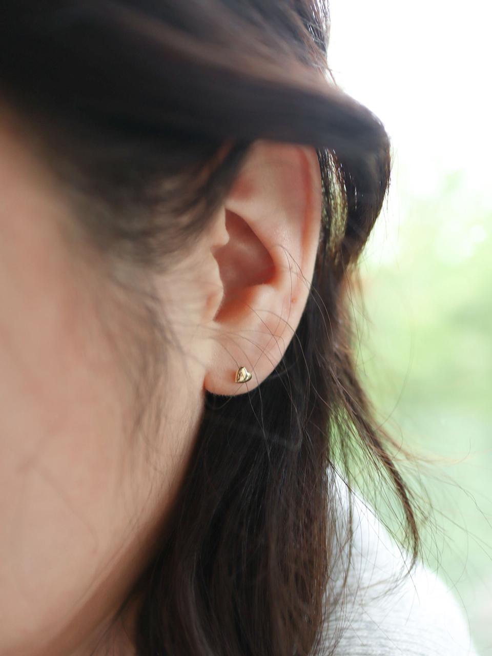 modernlike 14k gold slim heart earrings