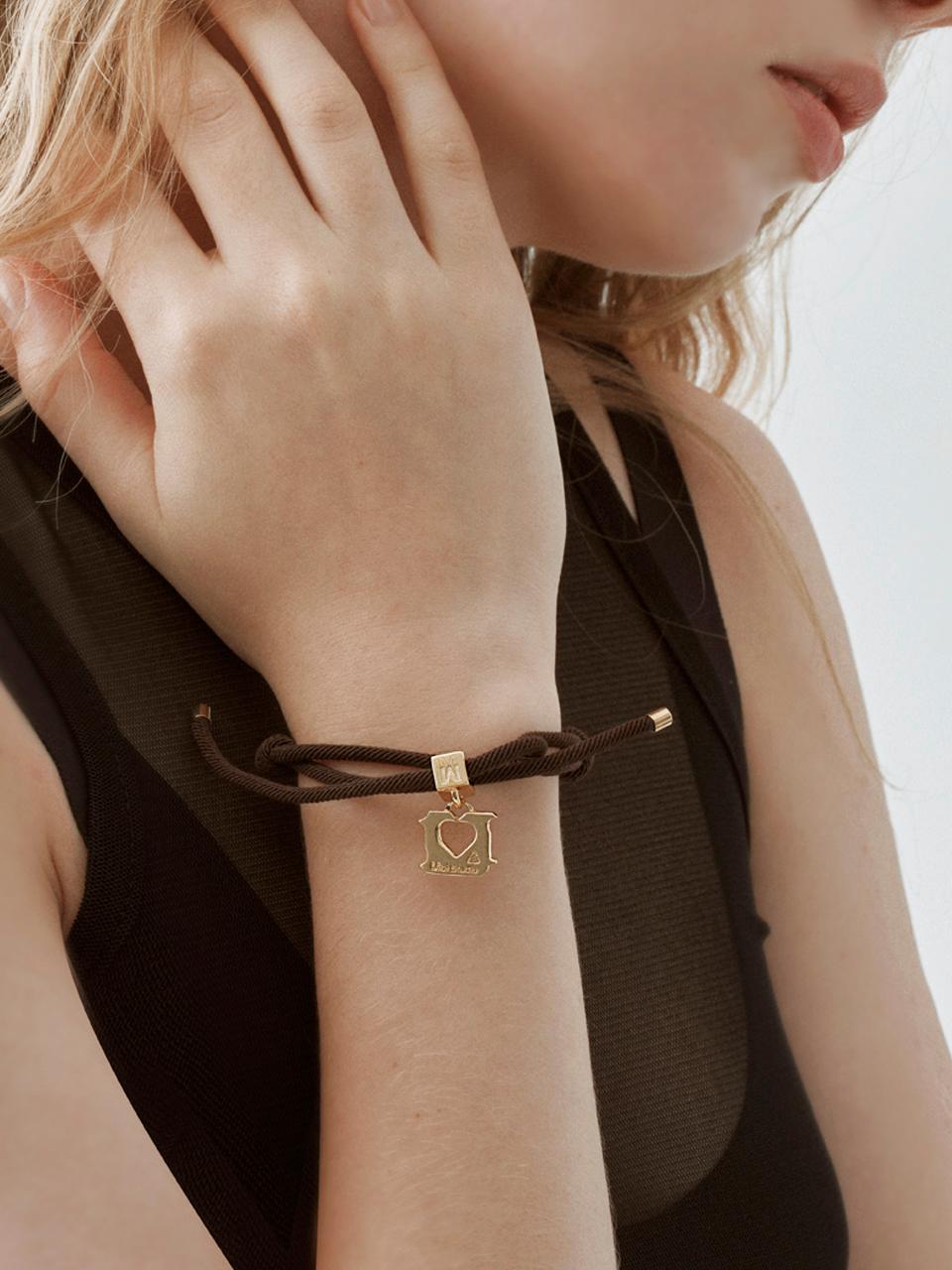 MOI studio Clip cham Brown Knot Bracelet