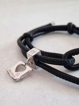 MOI studio Clip cham Leather Knot Bracelet