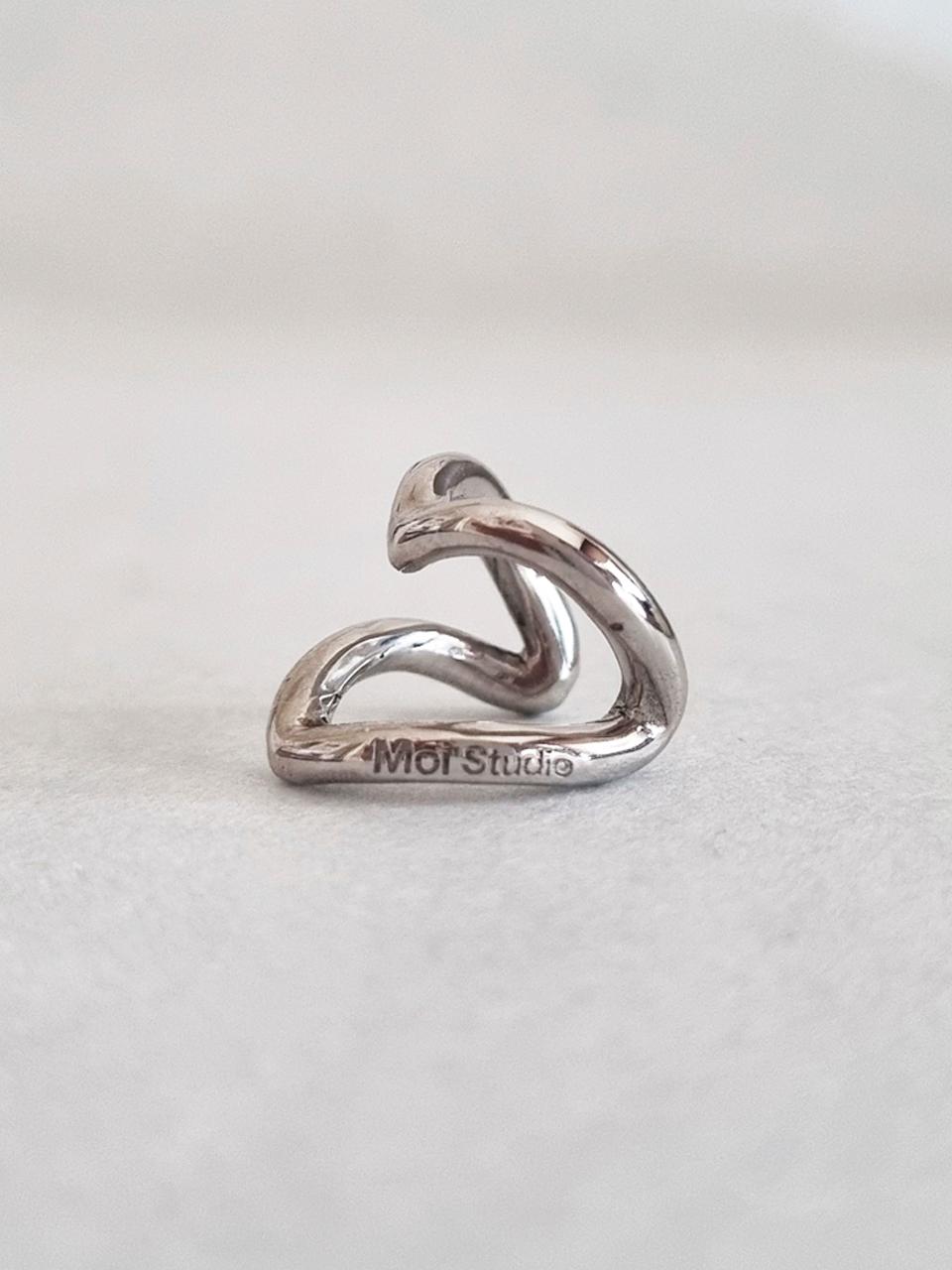 MOI studio Cubic Heart Earcuff
