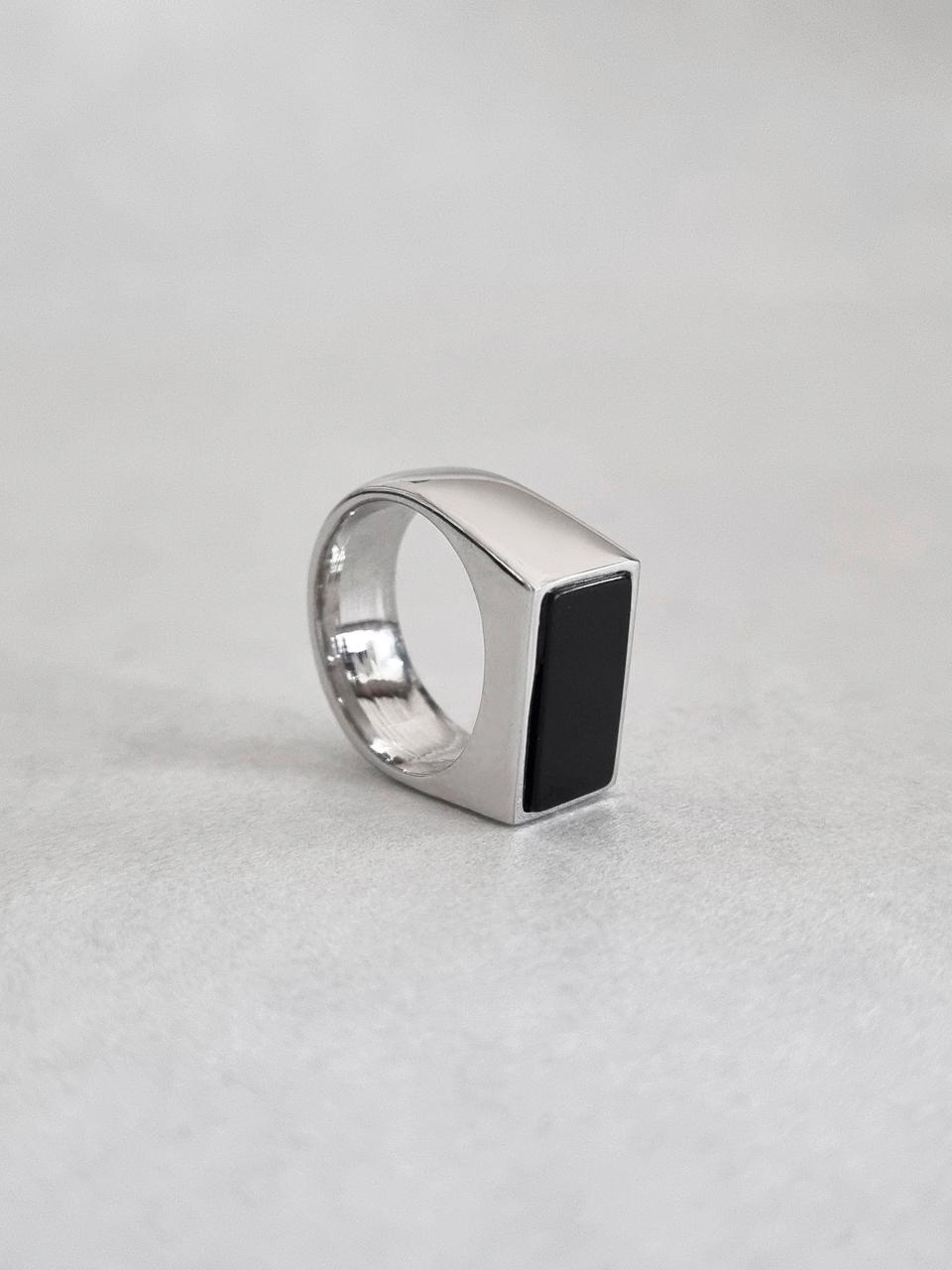 MOI studio Silver Onyx Ring