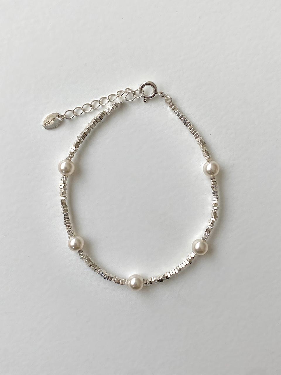 moire_ Salty Pearl Bracelet