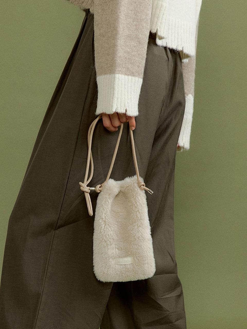 molliolli ADORA strap mini bag [beige]