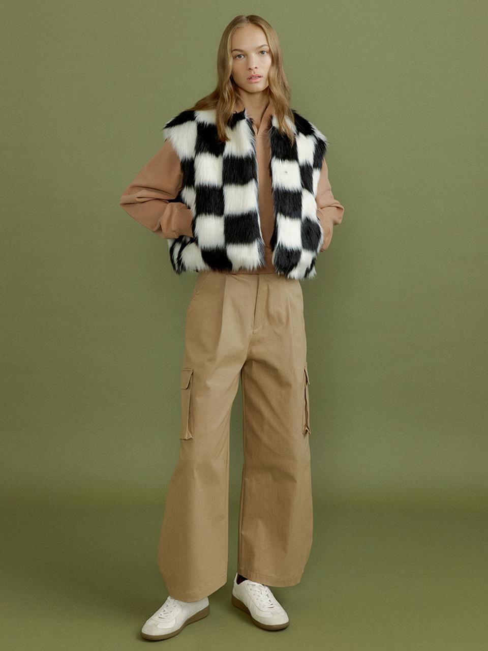 molliolli GABY Eco fur check cropped winter vest Black+White