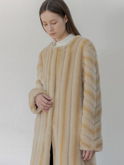 molliolli Molioli PRELUDE LONG Eco fur long coat [Beige]