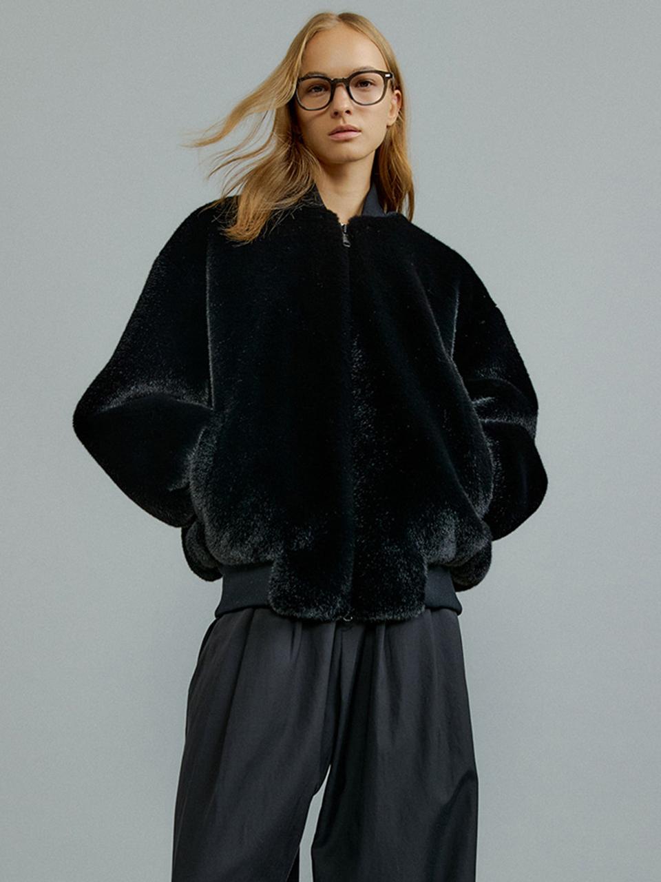 molliolli PIO overfit zip up fur jumper [black]