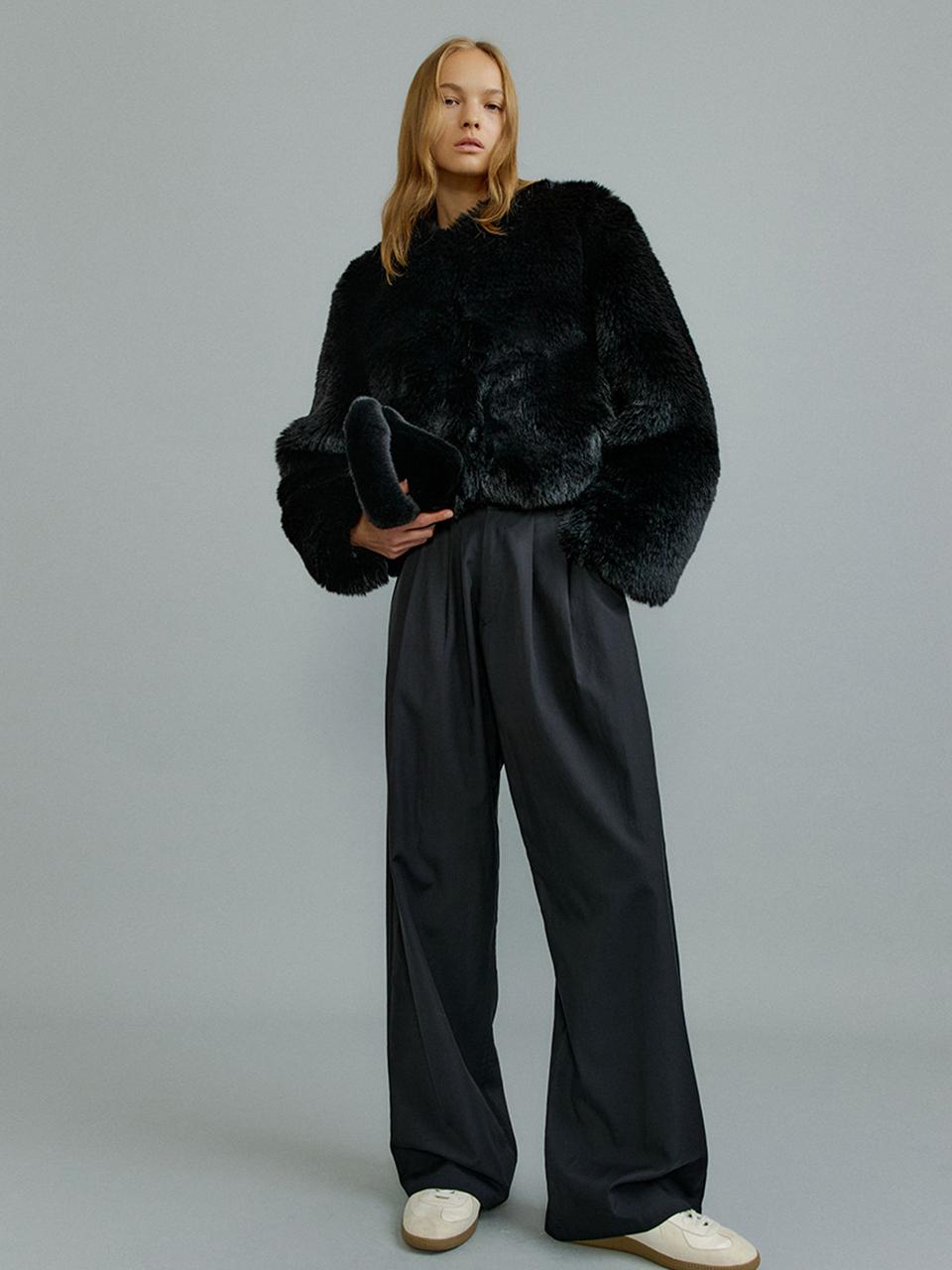 molliolli SUNNY cropped bulky fur jacket [black]