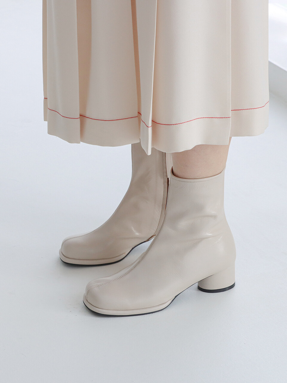 MOL:pin Sain Ankle Boots_Cream