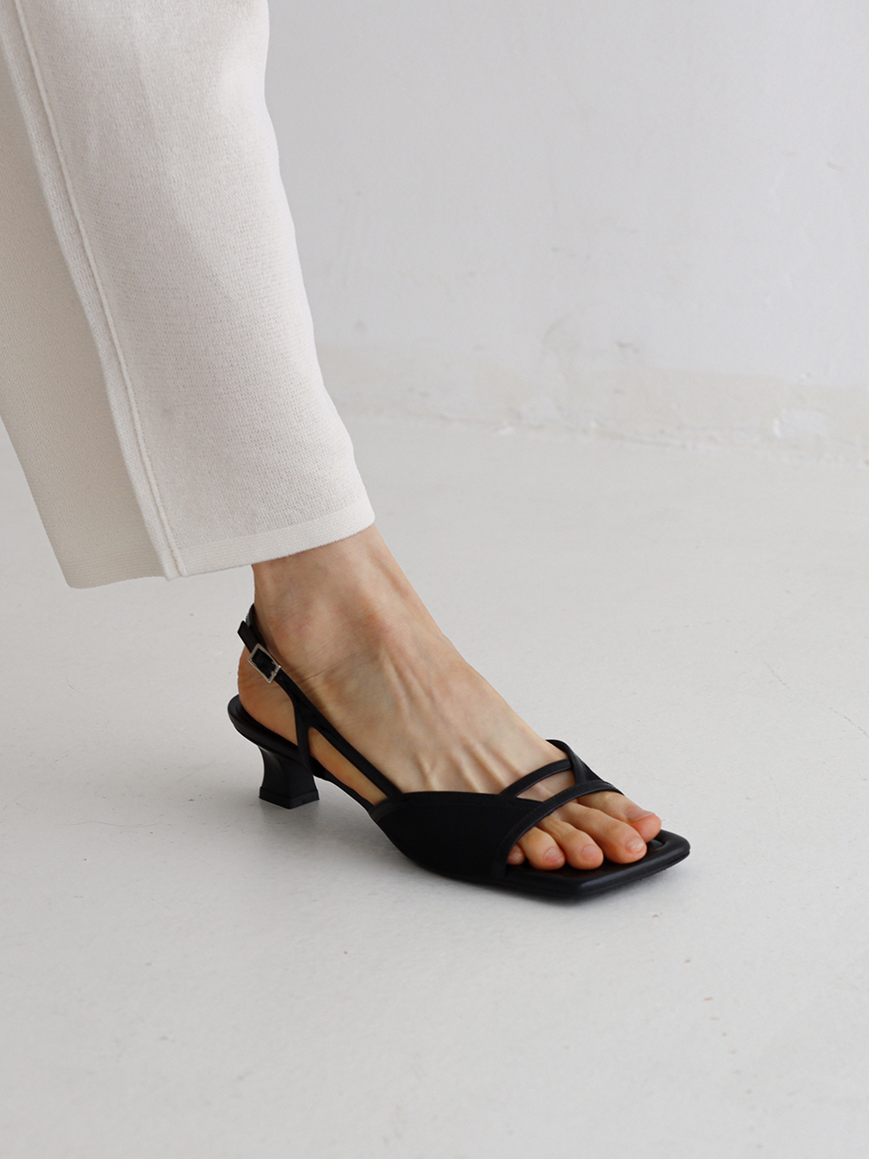 MOL:pin Square Sandals_Black