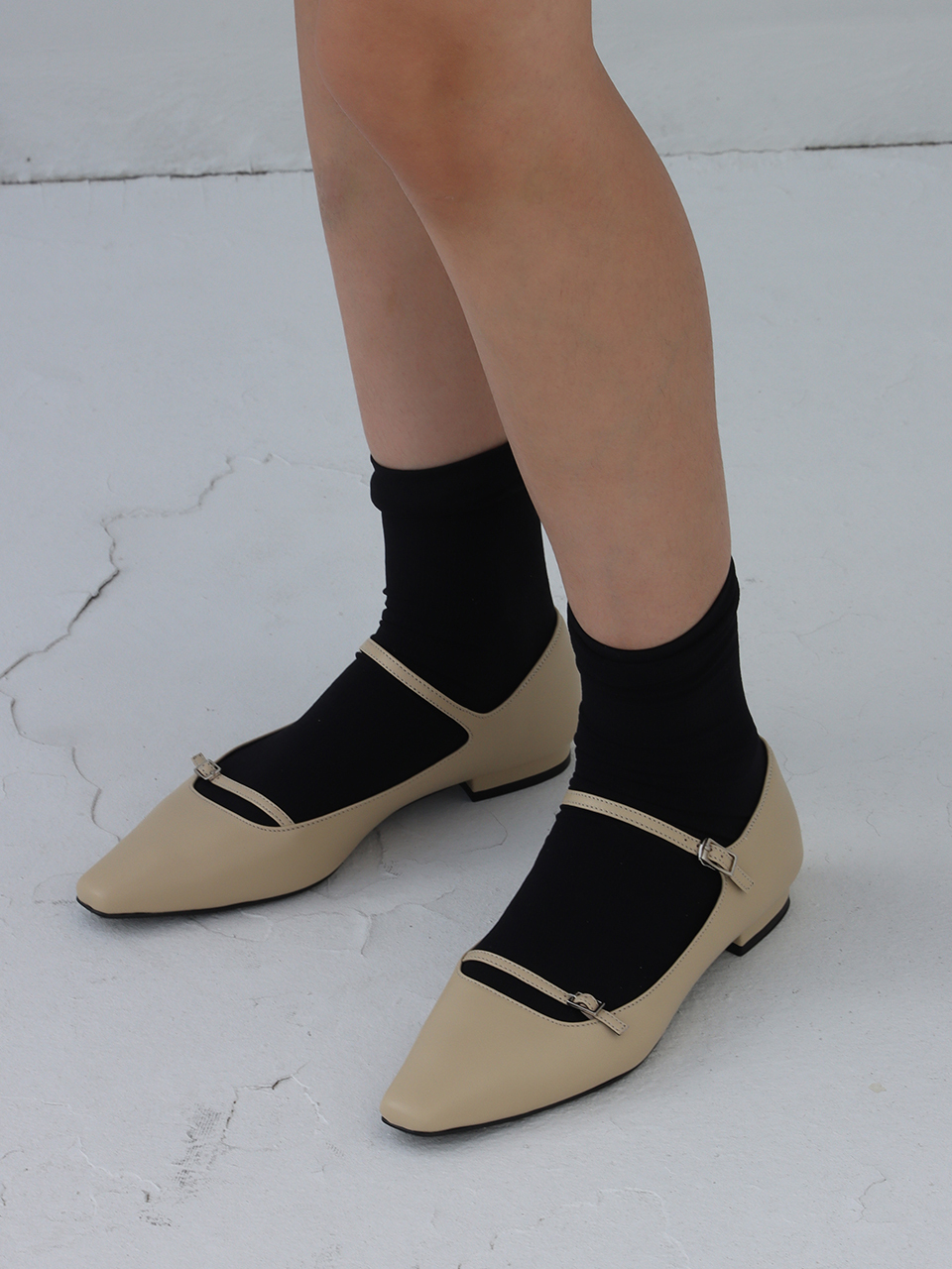 MOL:pin Strap Flat Shoes_Beige