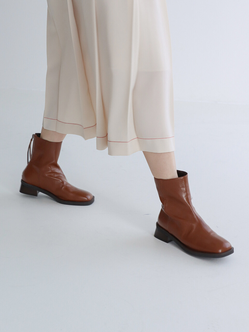 MOL:pin Tan Ankle Boots_Brown