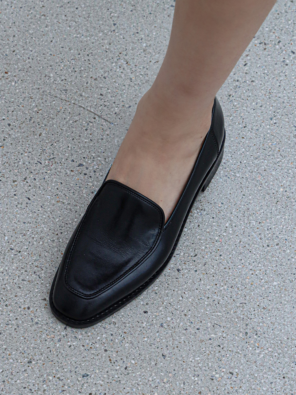 MOL:pin The Loafer_Black