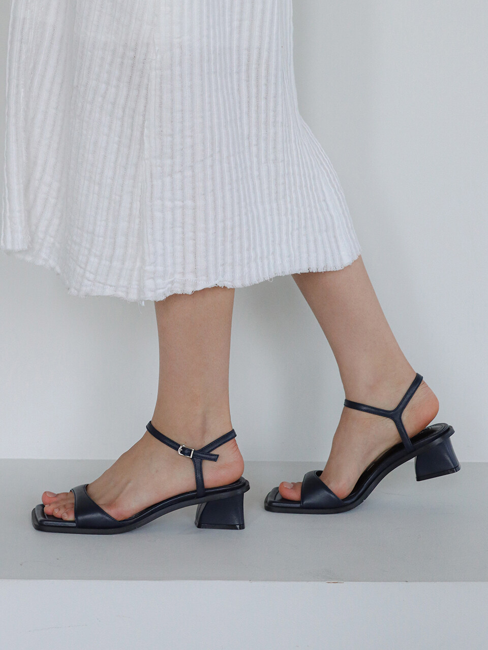 MOL:pin Volume Vivid Middle Sandals 23040_ Navy