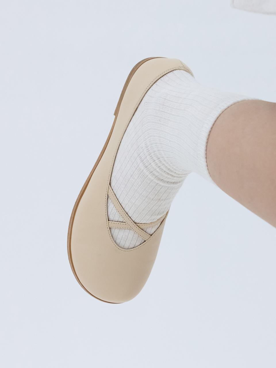 MOL:pin X Point Flat Shoes