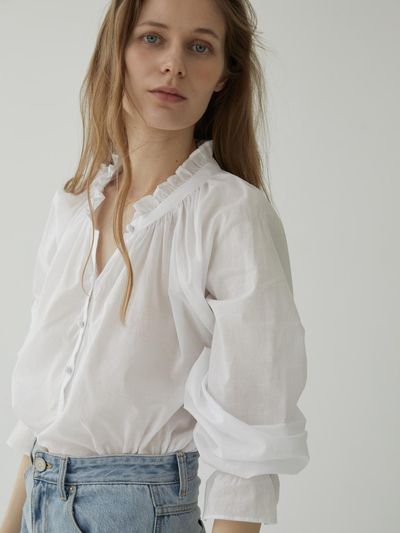 MOMET bean smoke frill blouse beige
