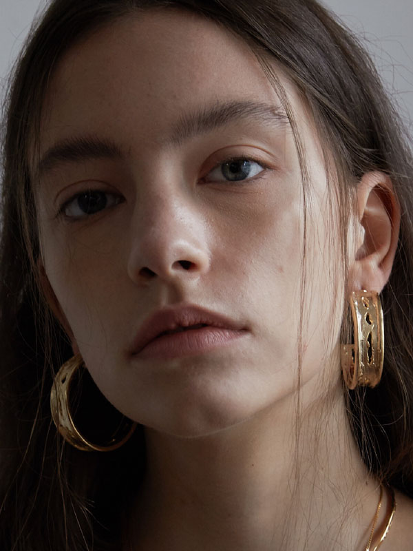 MONDAM Poa Hoop Earrings