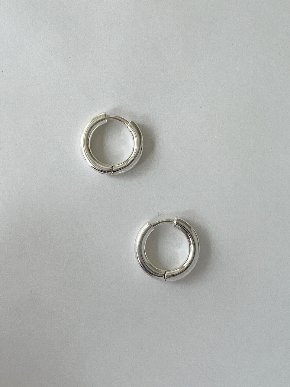 MONDAY EDITION Basic Hoop Earrings