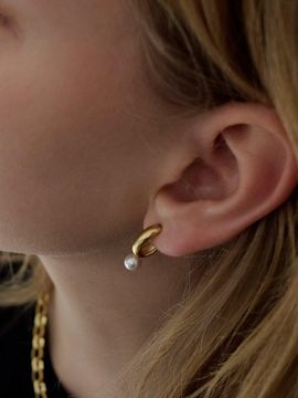 MONDAY EDITION Holiday Oval And Pearl Earrings