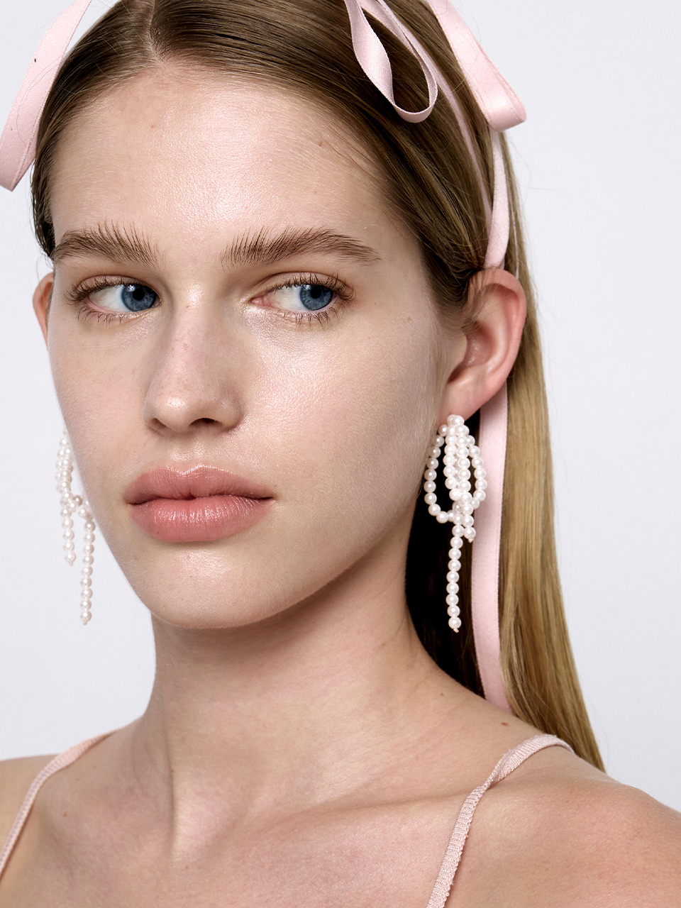 MONDAY EDITION Pearl Bow Earrings